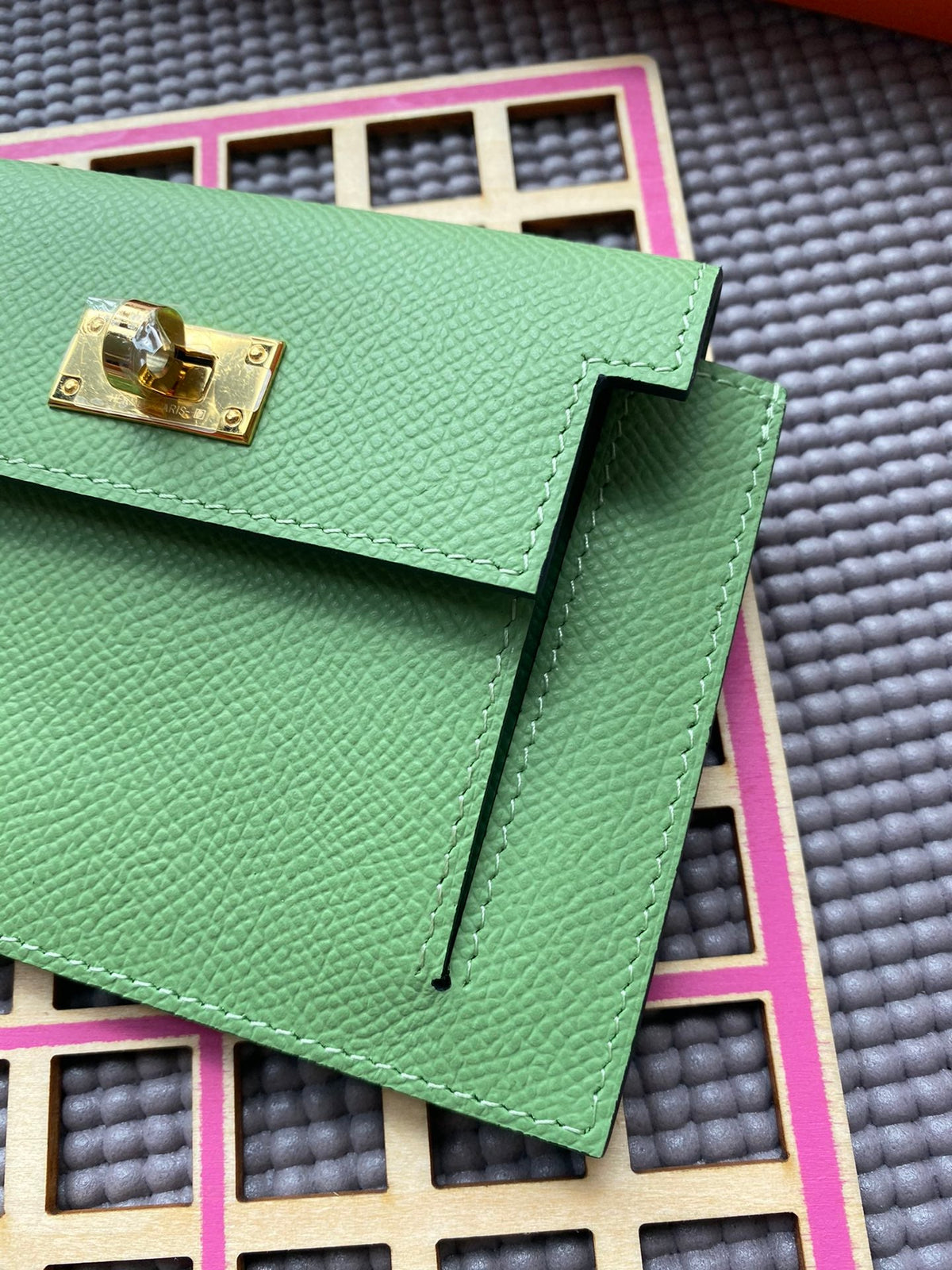 HERMES Kelly Pocket 13.5 Green Epsom Ghw