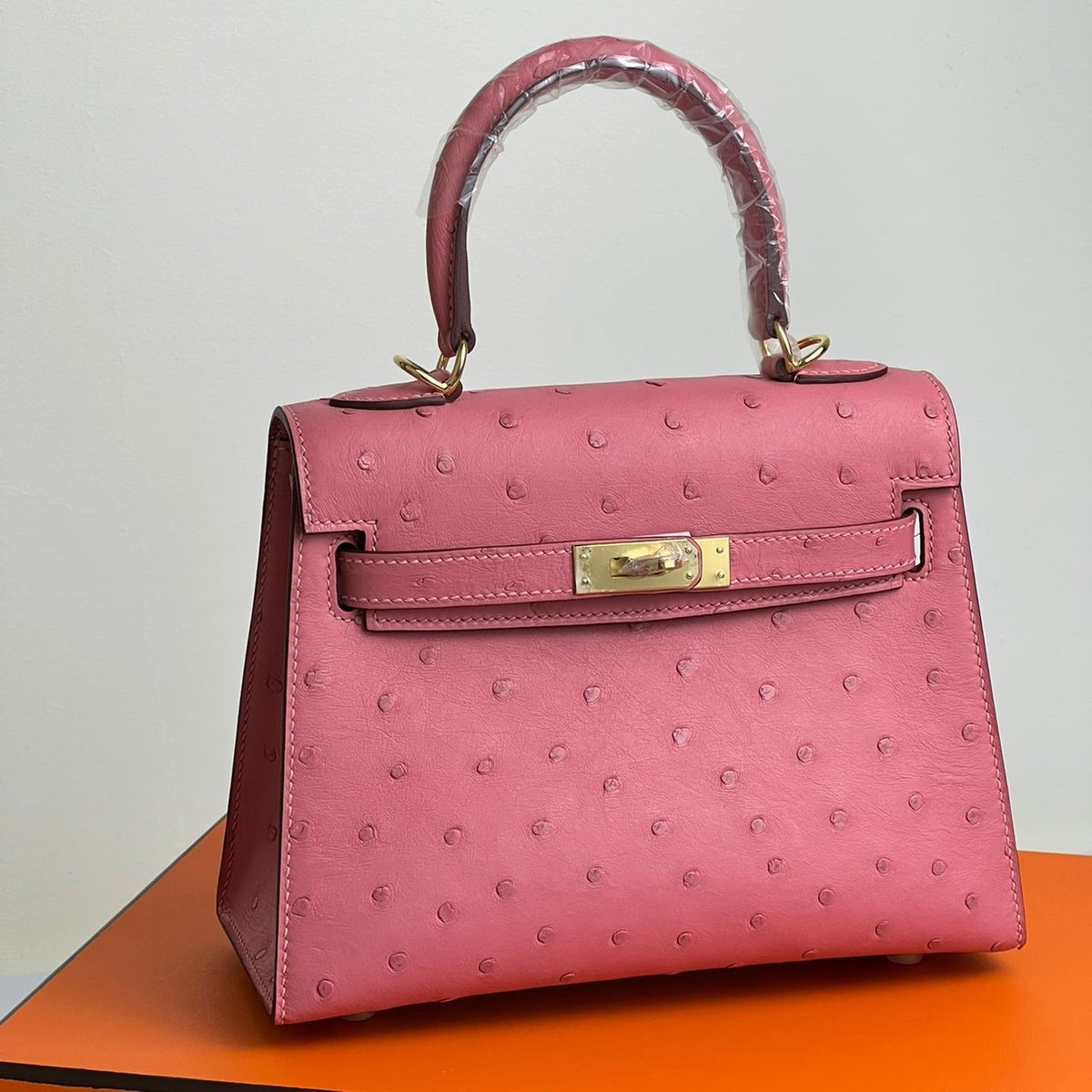 HERMES KELLY BAG 20 IN ROUGE PINK OSTRICH LEATHER WITH GOLD HARDWARE