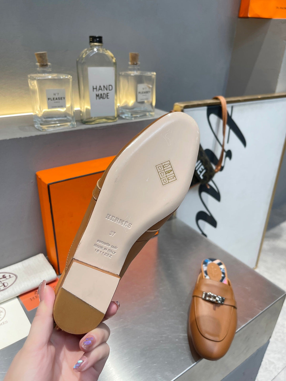 HERMES 0Z MULE CARAMEL CALFSKIN WITH BLACK PATTERN