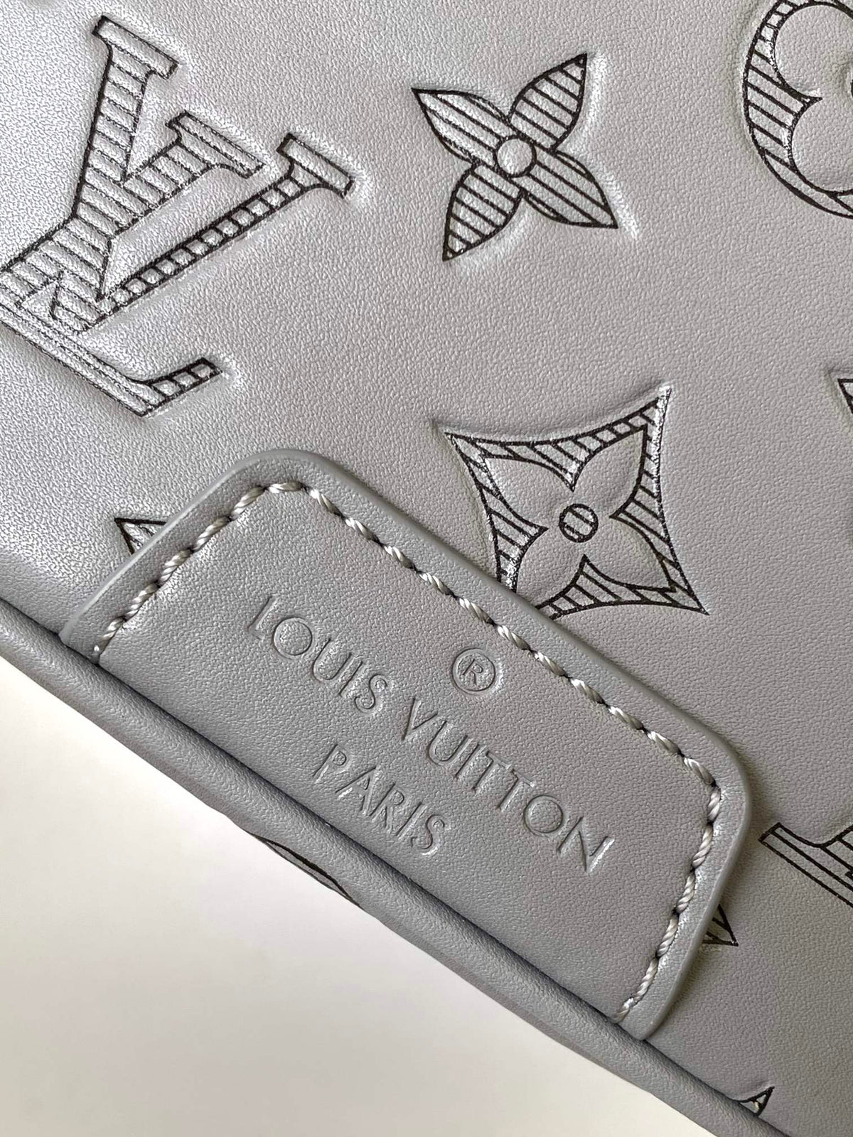 LOUIS VUITTON LV 25S DISCOVERY BUMBAG 44 IN TAUPE GRAY EMBOSSED MONOGRAM ECLIPSE CALFSKIN