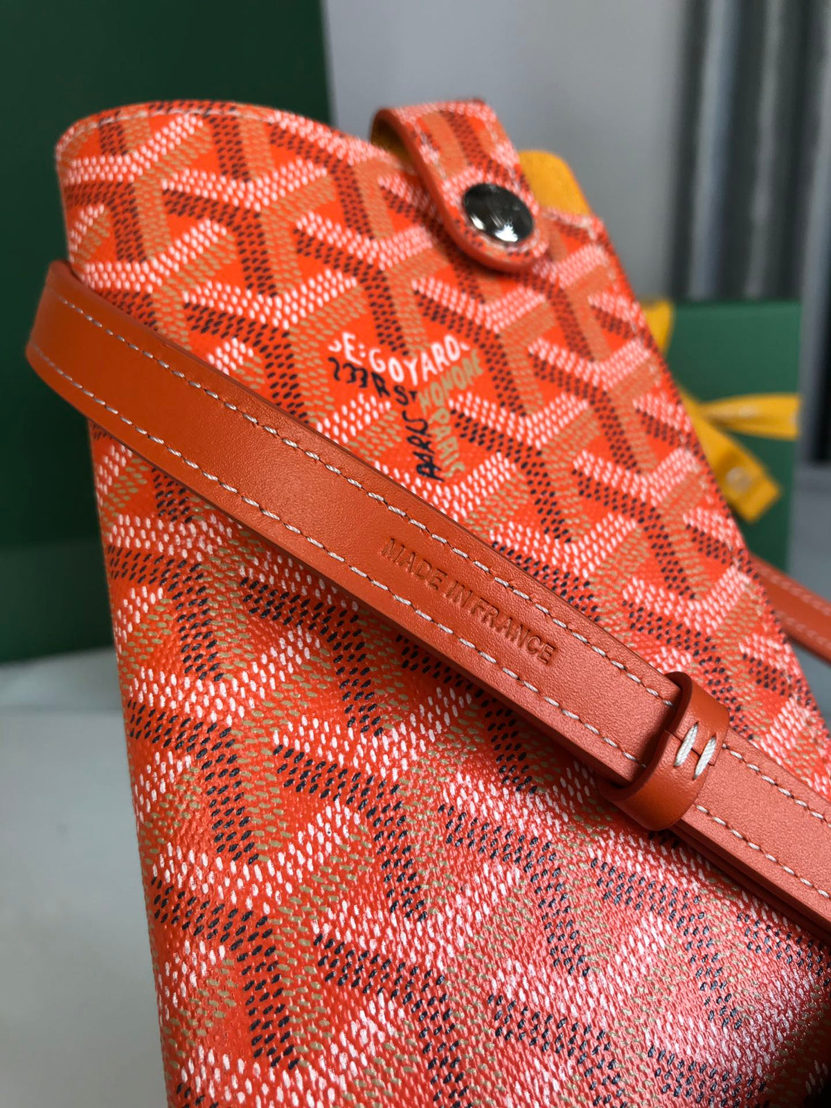 MONTMARTRE GM CASE 18 IN ORANGE GOYARDINE CANVAS