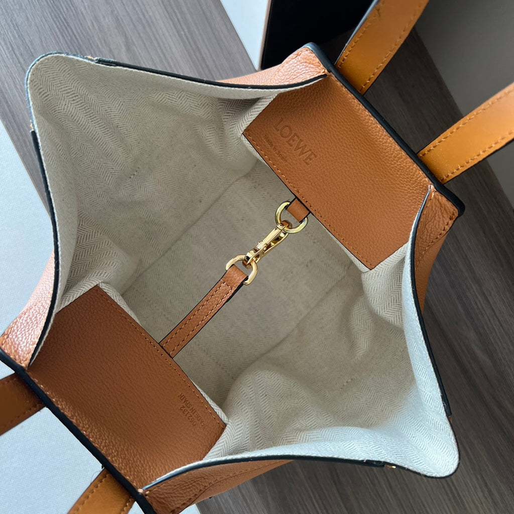 LOEWE 25S HAMMOCK BAG 20 IN ORANGE CALFSKIN GOLD HARDWARE