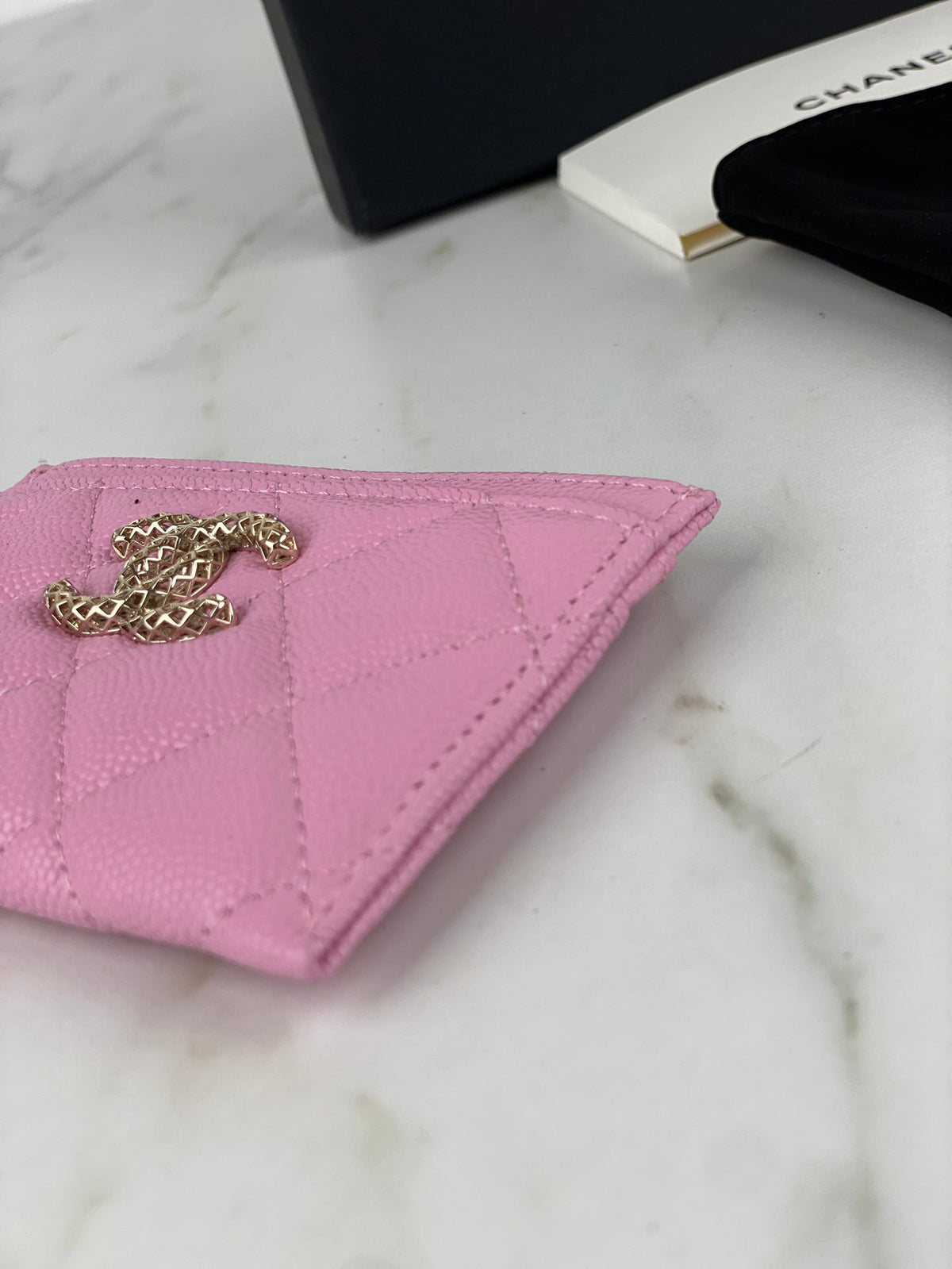 CHANEL CARD HOLDER 19.5 PINK GRAINED CALFSKIN GOLD ICON