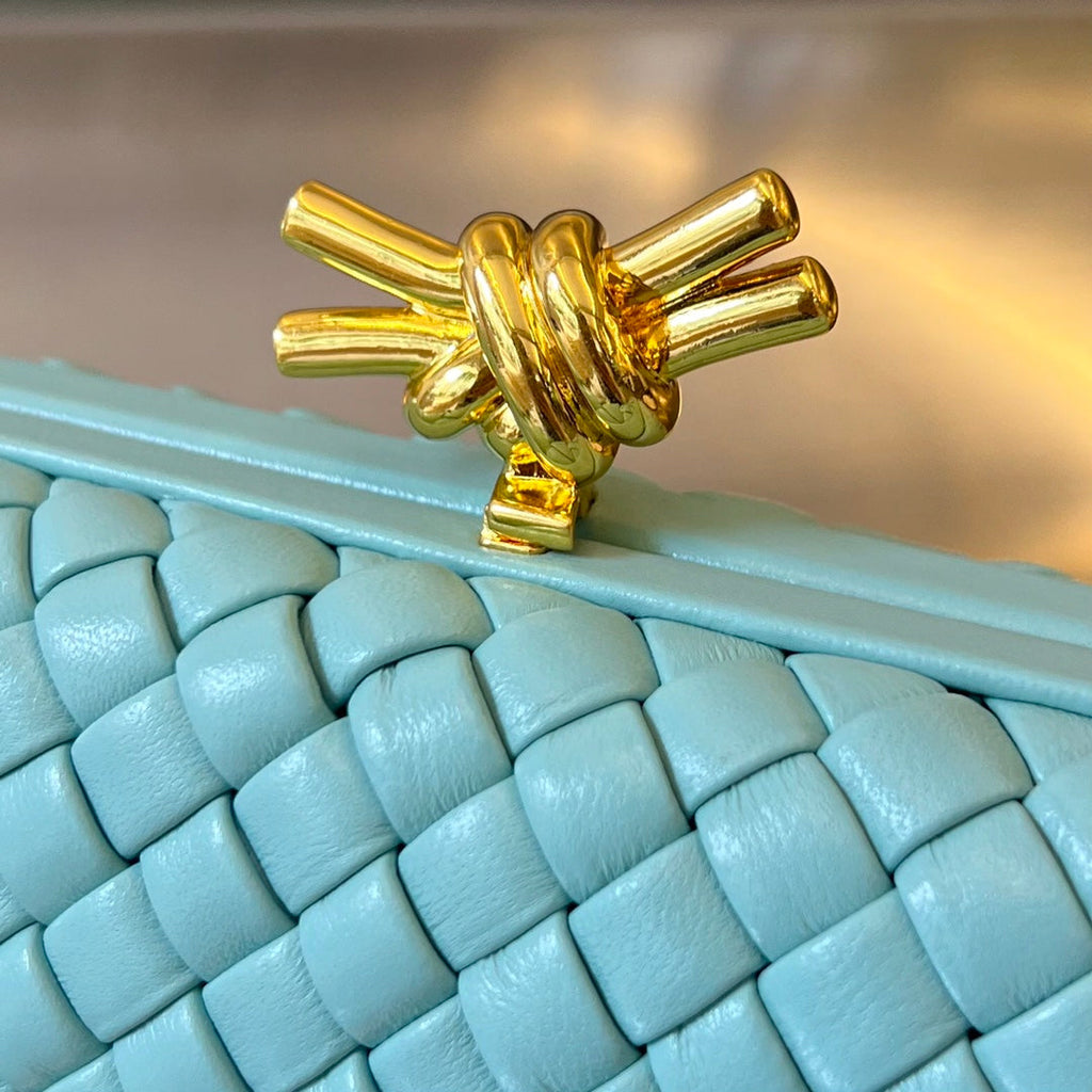 KNOT 20 IN BLUE PASTEL LAMBSKIN
