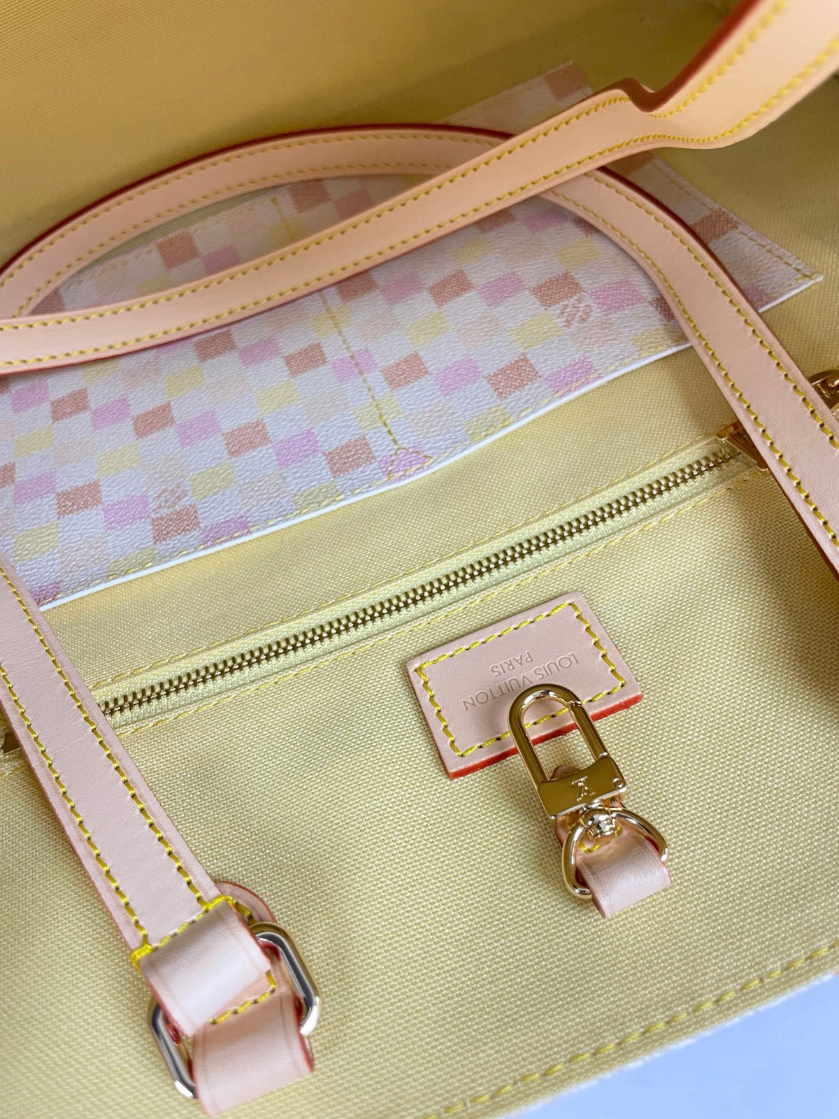 LOUIS VUITTON ONTHEGO 35 IN PEACH DAMIER GIANT CANVAS