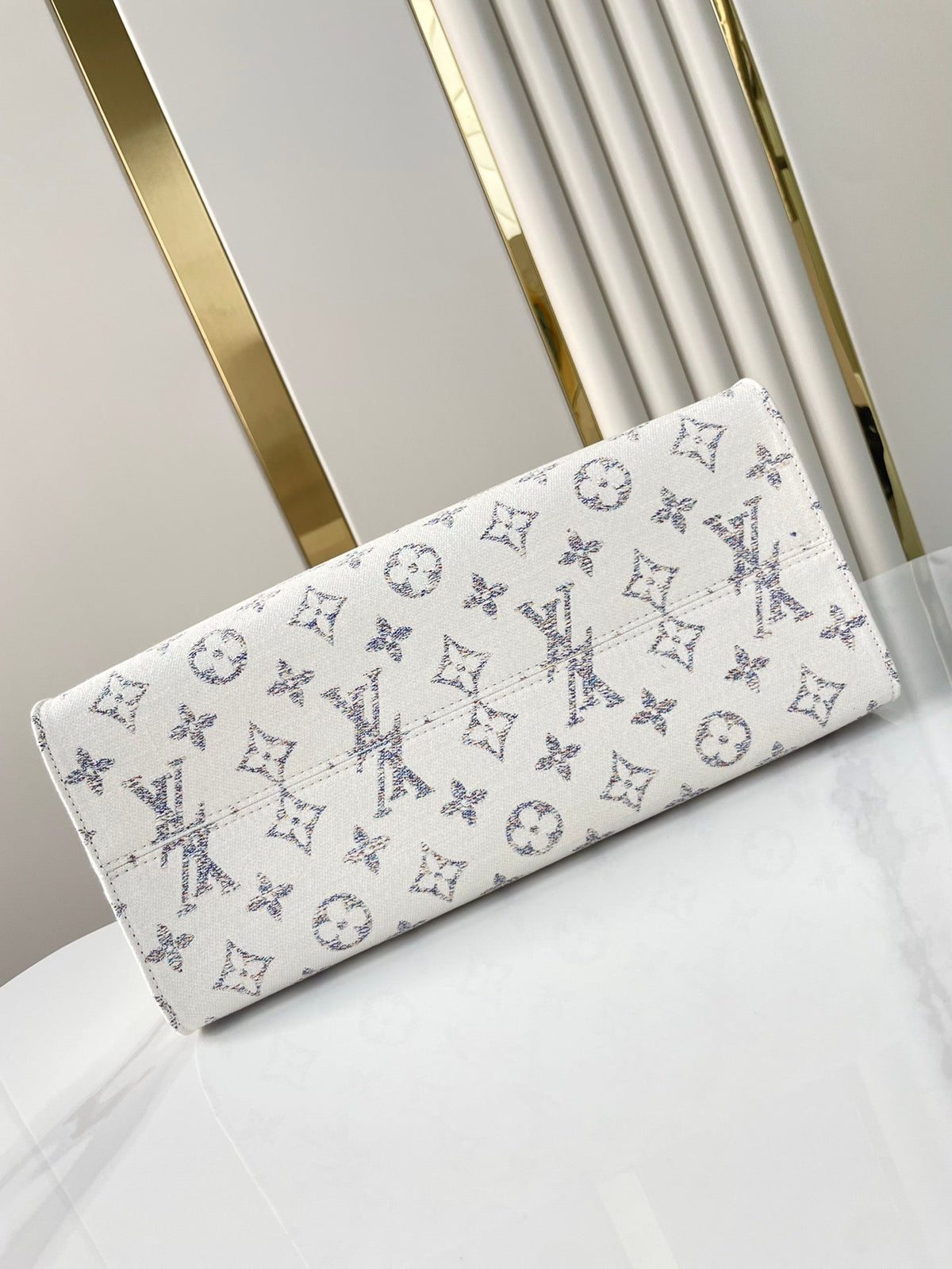 LOUIS VUITTON ONTHEGO MM 35 IN WHITE MONOGRAM JACQUARD FABRIC