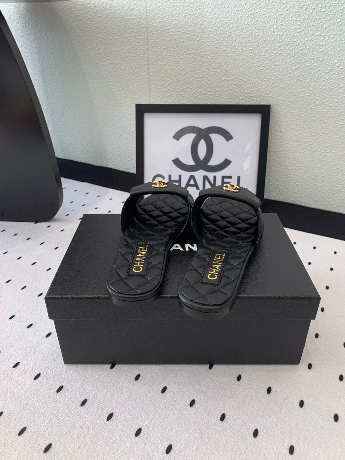 CHANEL SLIPPERS IN BLACK CALFSKIN