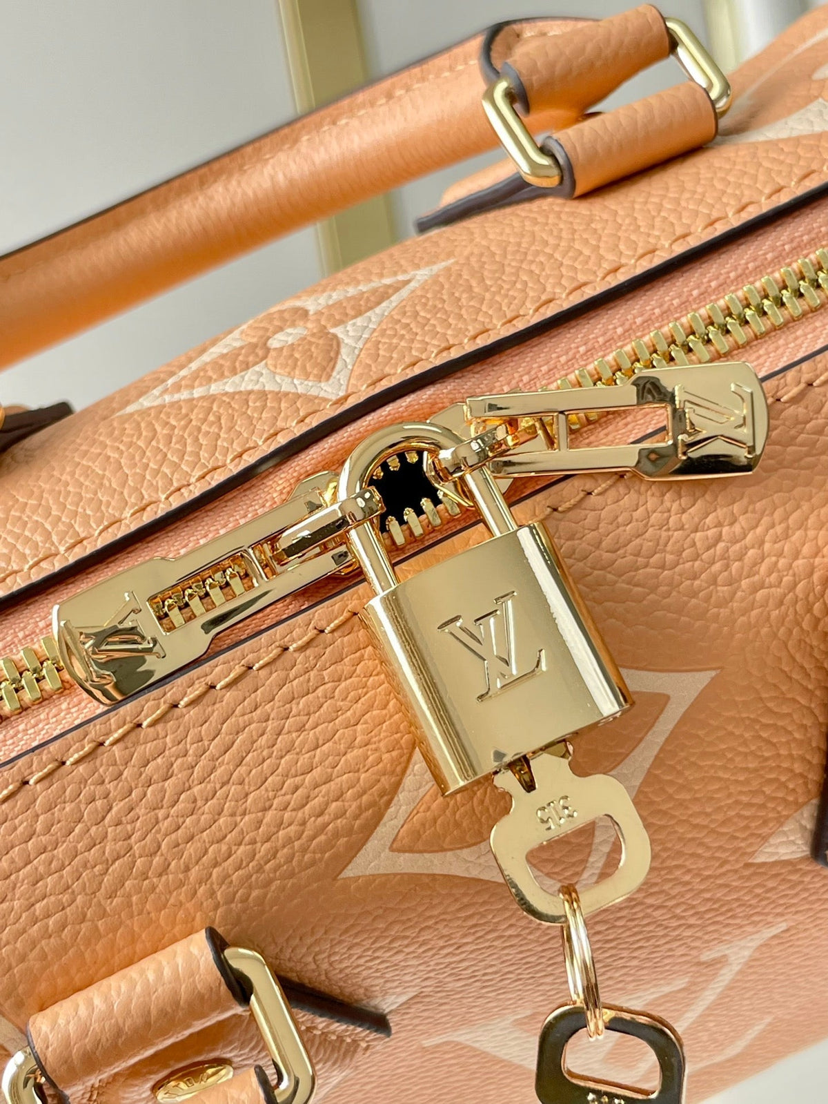 LOUIS VUITTON SPEEDY BANDOULIÈRE 20 IN ARIZONA CREAM MONOGRAM EMPREINTE LEATHER