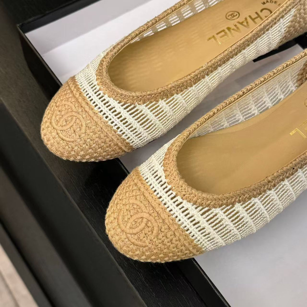 CHANEL 2025 ballet flat beige white raffia