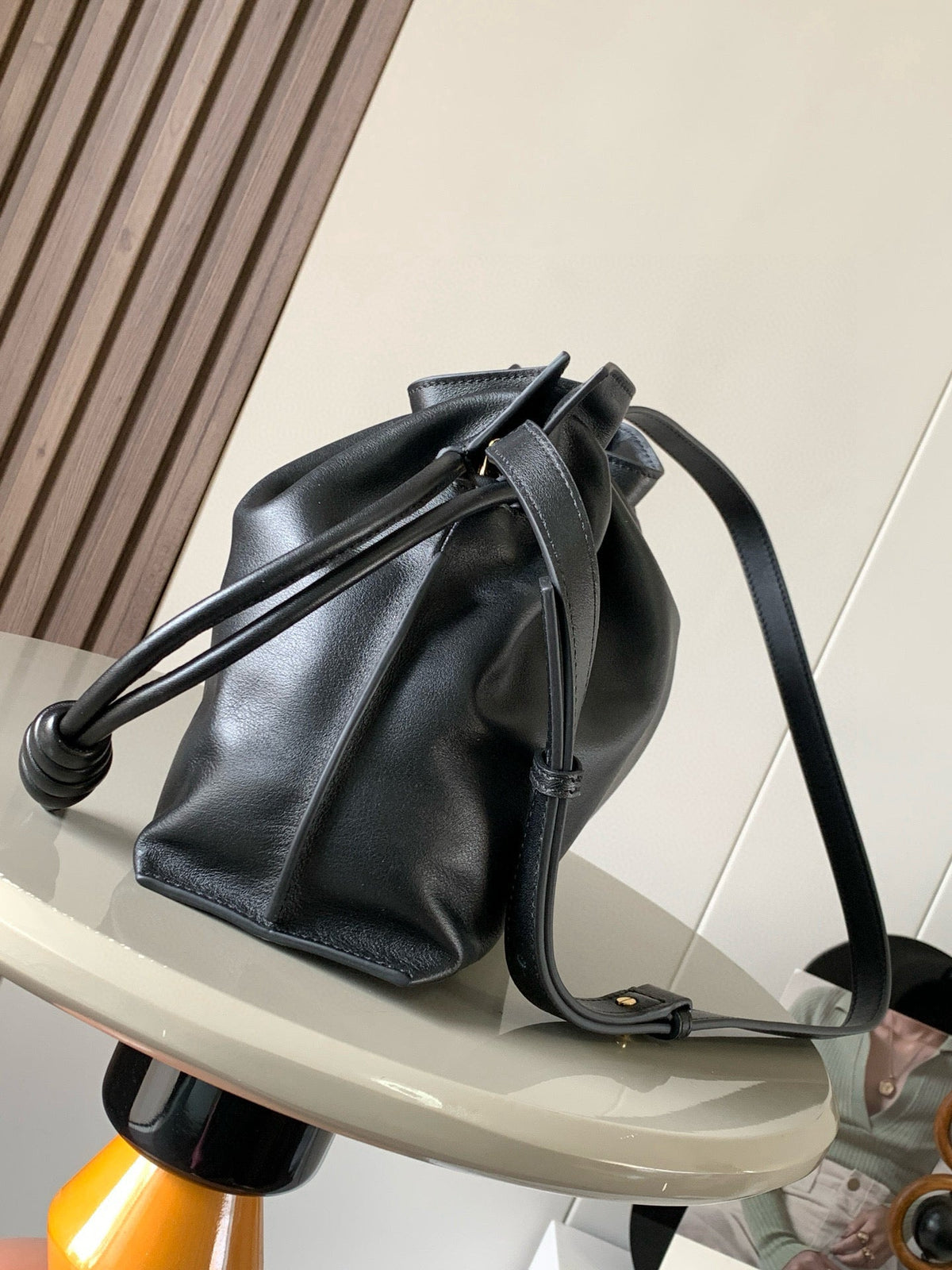 LOE MEDIUM 30 FLAMENCO KNOT IN BLACK LAMBSKIN GLOGO