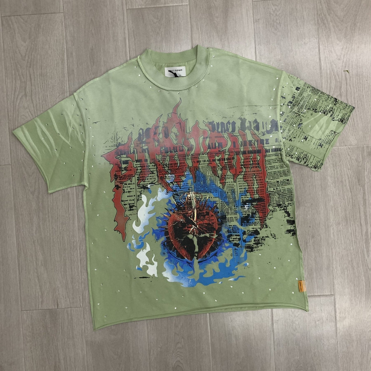 FIRST ROW Sacred Heart Cropped T-Shirt — front