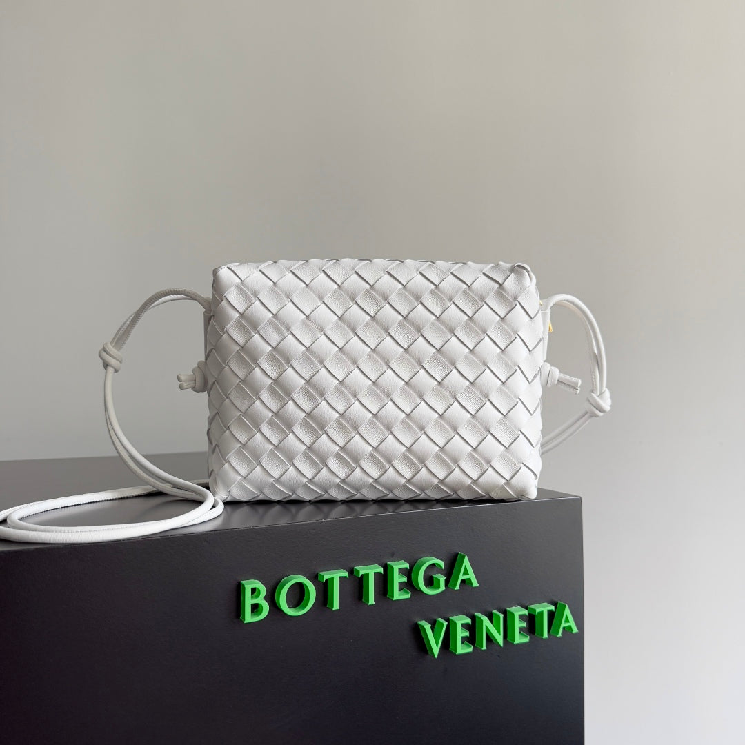 MINI LOOP CAMERA BAG 22 IN WHITE CALFSKIN
