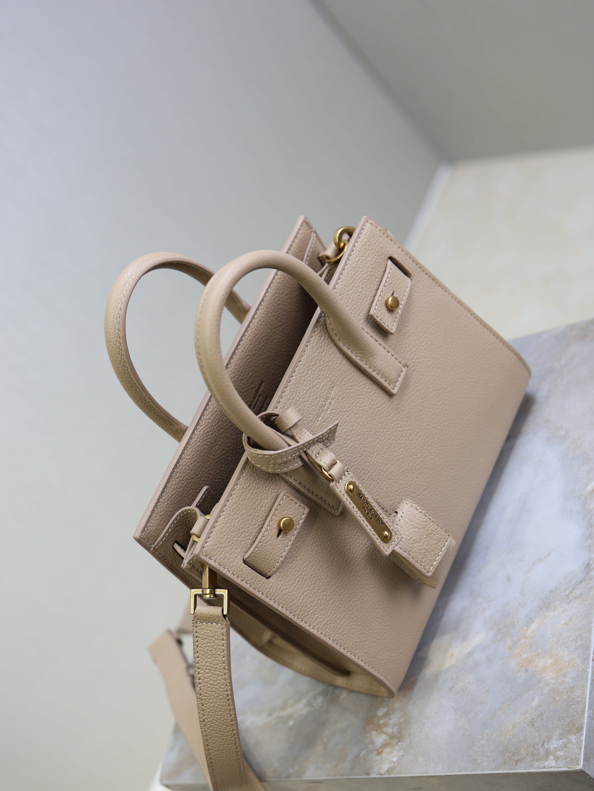 YSL 25S SAC DE JOUR 22 IN DARK BEIGE SUPPLE GRAINED CALFSKIN