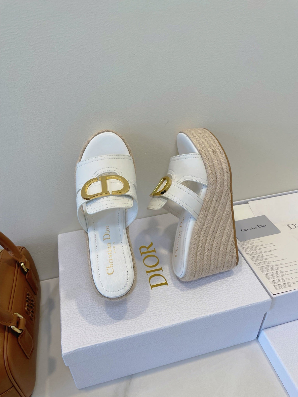 DIOR MONTAIGNE WEDGE SLIDE 95MM IN WHITE CALFSKIN