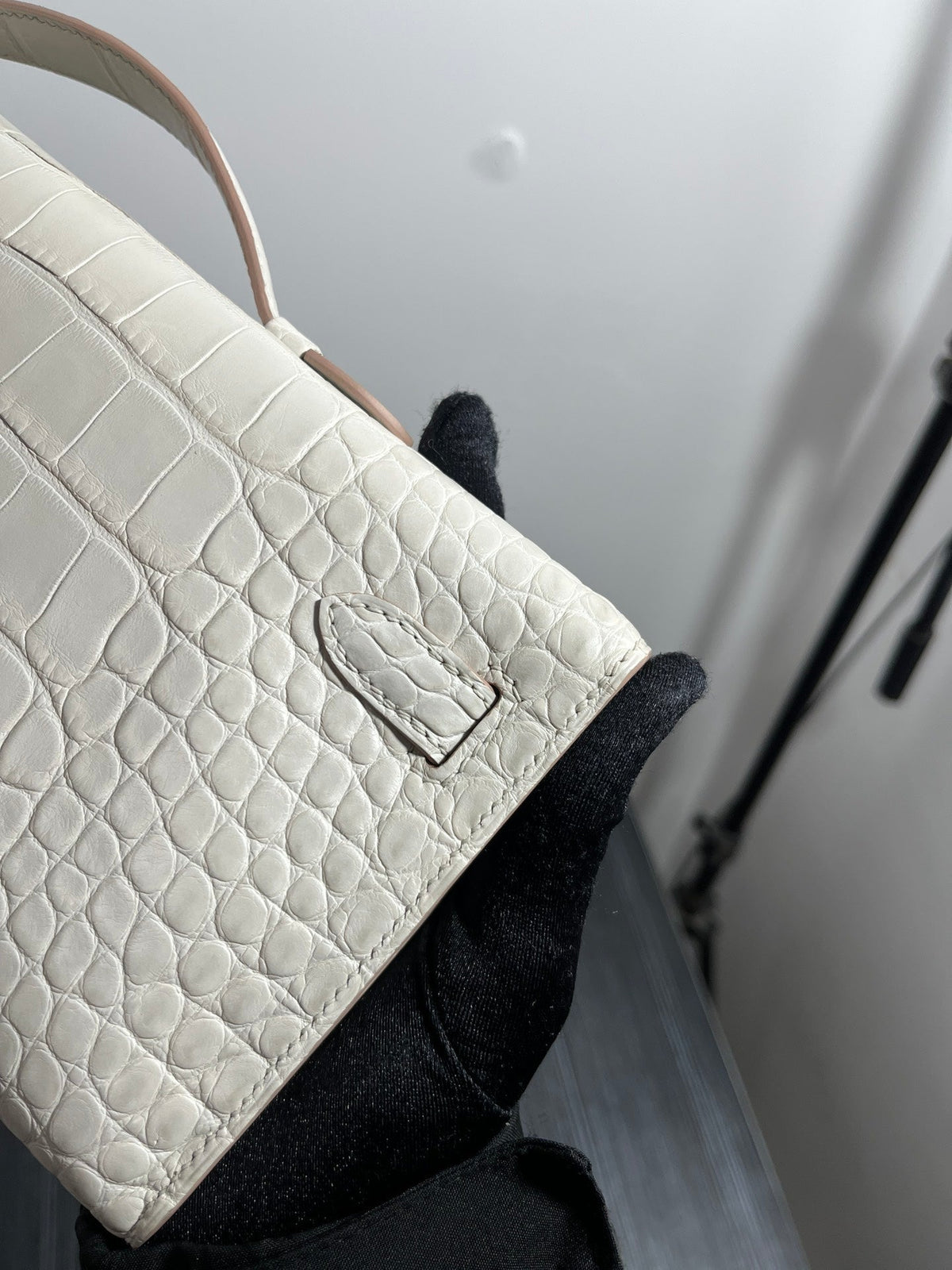HERMES KELLY CUT 31 IN WHITE SHINNY ALLIGATOR LEATHER WITH GOLD HARDWARE