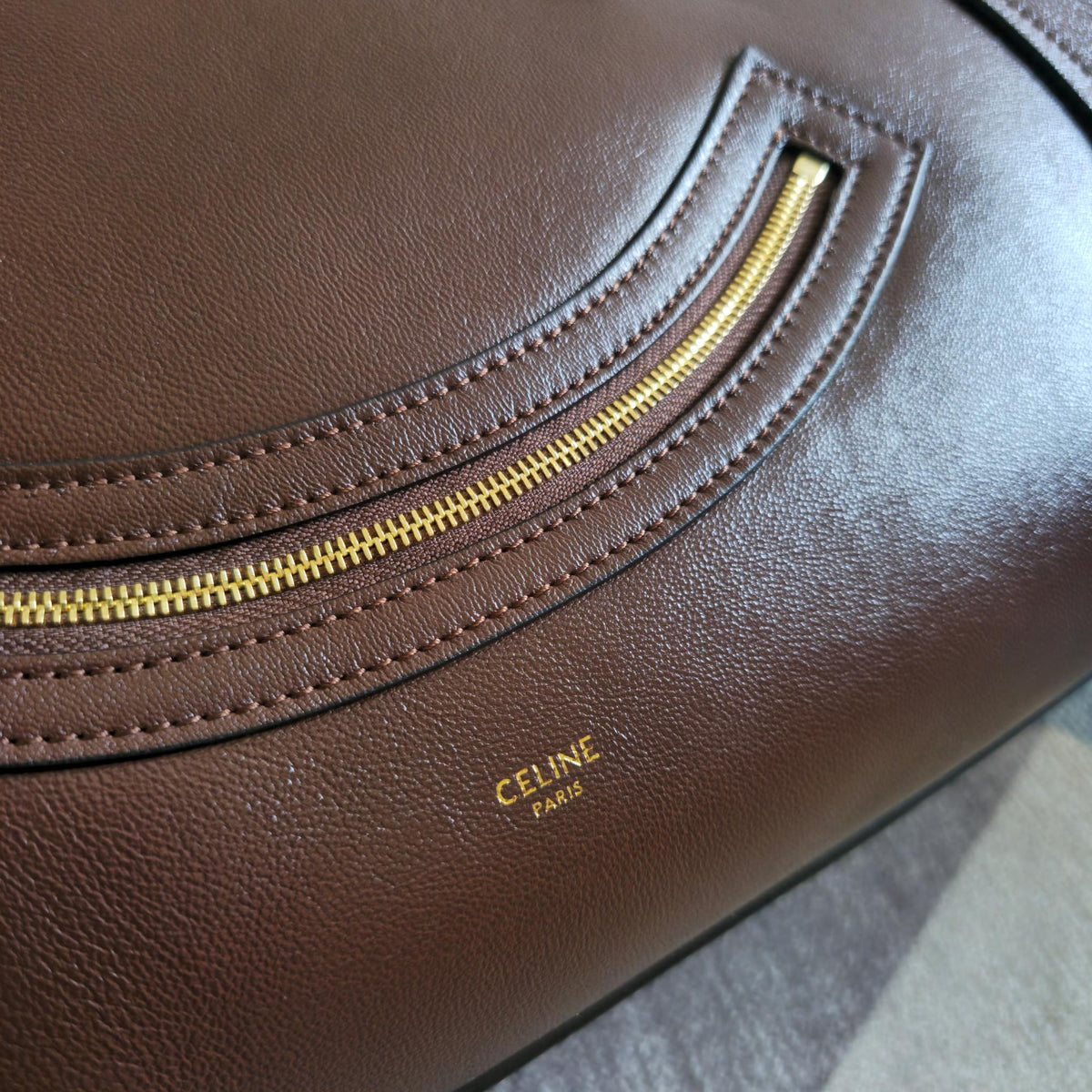 CELINE 25S MEDIUM SMILING NEW LUGGAGE 44MM IN SYRAH RED SUPPLE SHINY LAMBSKIN