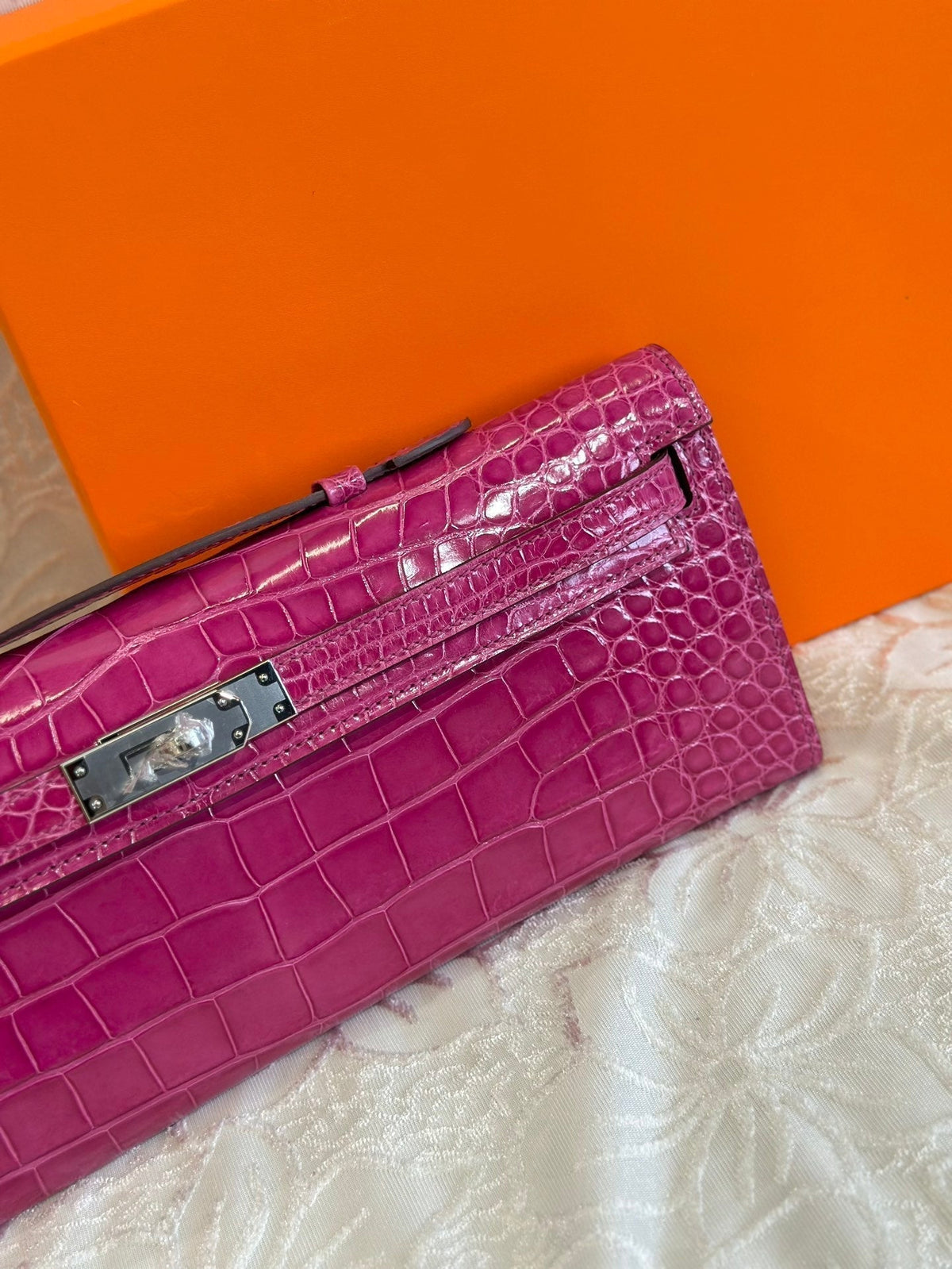 HERMES KELLY CUT 31 IN MAGENTA PURPLE SHINNY ALLIGATOR LEATHER WITH SILVER HARDWARE