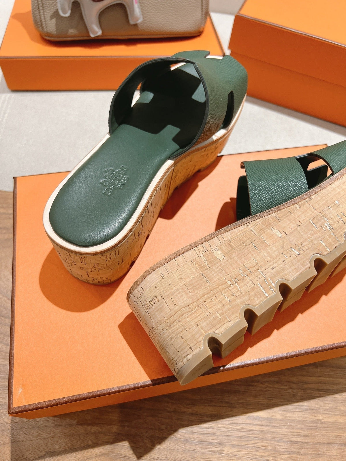 HERMES 25S HIGH WEDGE SANDALS IN DARK MOSS GREEN LAMBSKIN STYLE 32