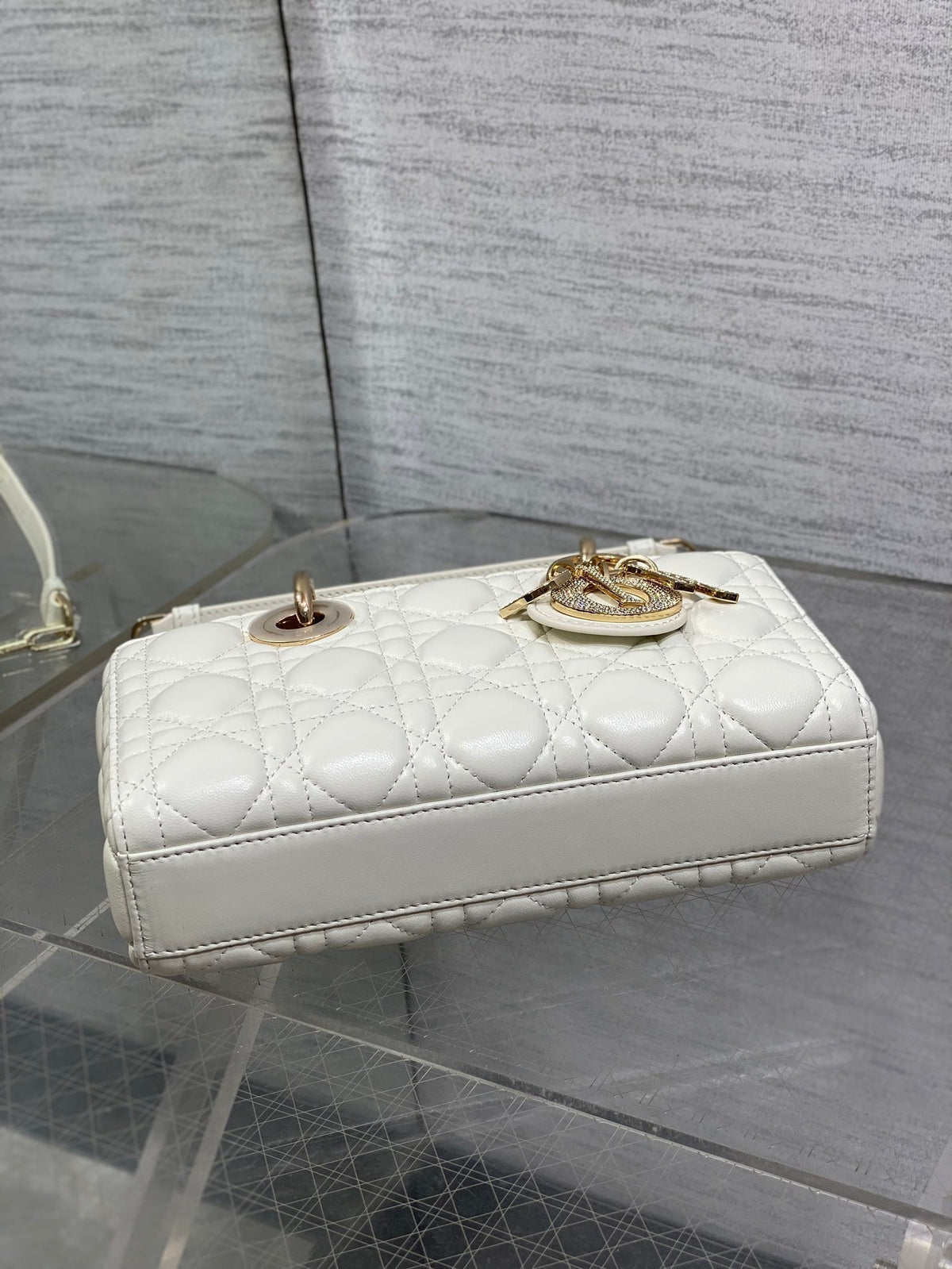 DIOR 25S SMALL LADY D‑JOY BAG 22 IN IVORY CALFSKIN GOLD HARDWARE