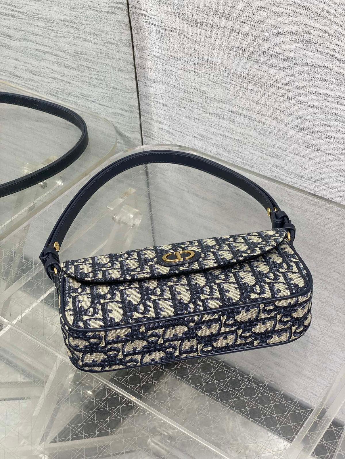 DIOR 25S 30 MONTAIGNE AVENUE BAG 23 IN BLUE CANVAS  OBLIQUE JACQUARD