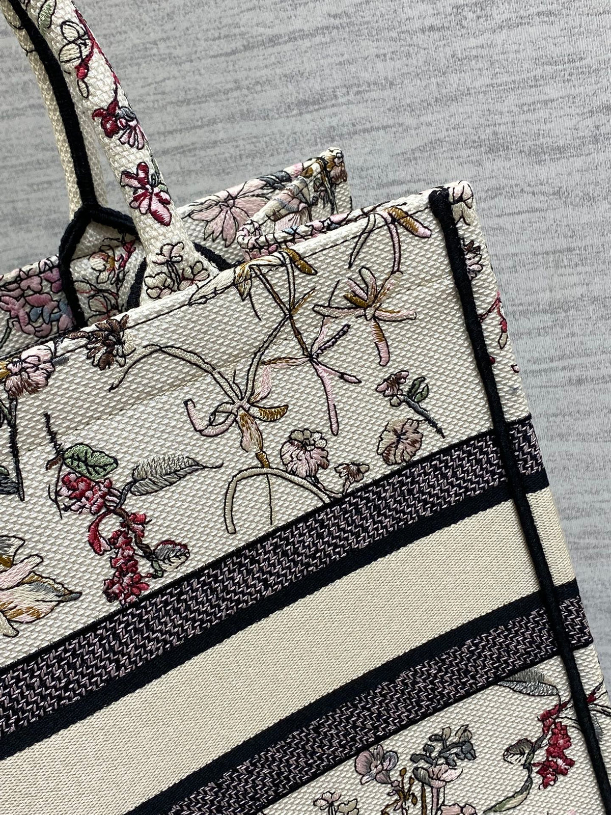 DIOR 25S MEDIUM BOOK TOTE 36 IN BEIGE CANVAS MILLEFIORI EMBROIDERY