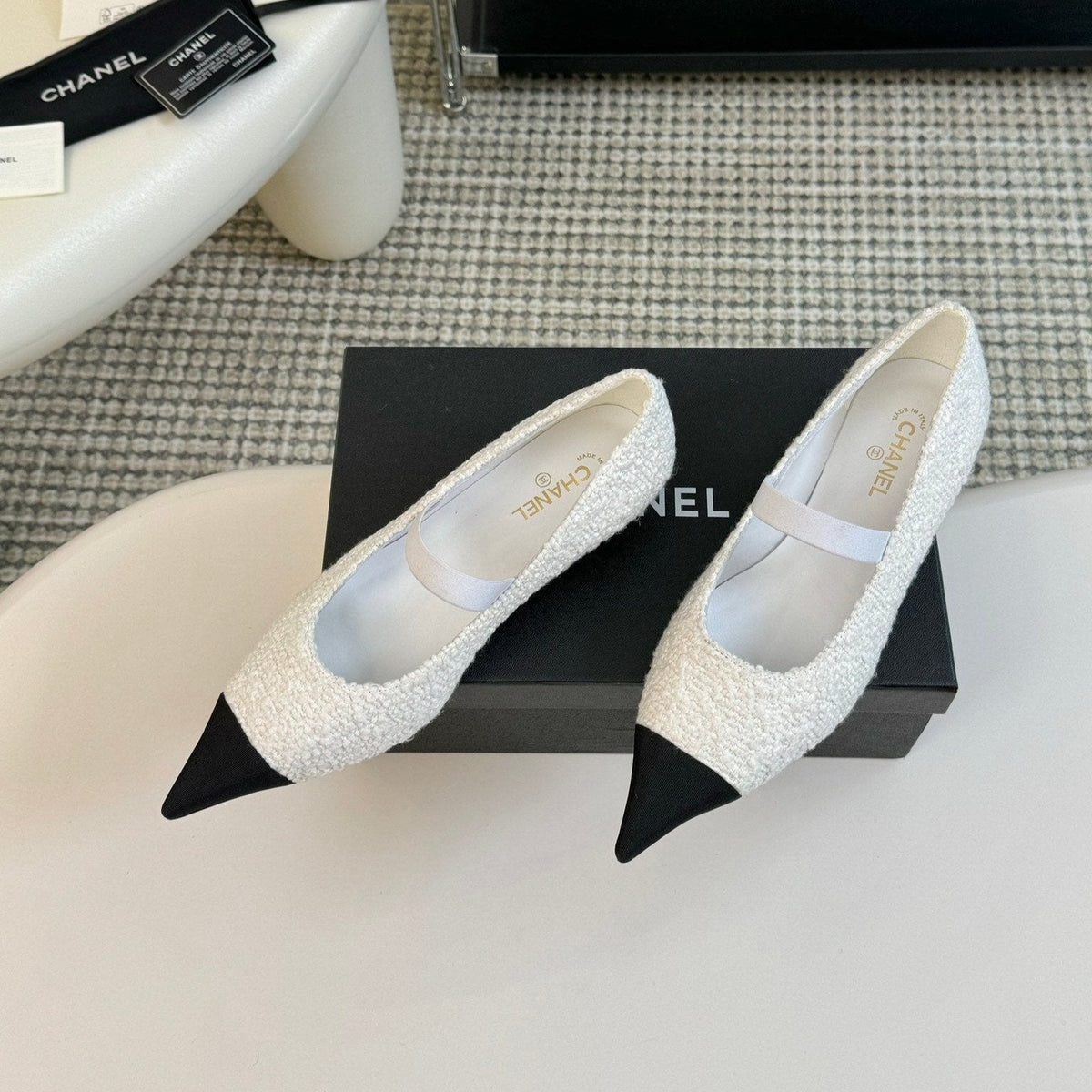 CHANEL MARY JANE IN WHITE TWEED AND BLACK SATIN