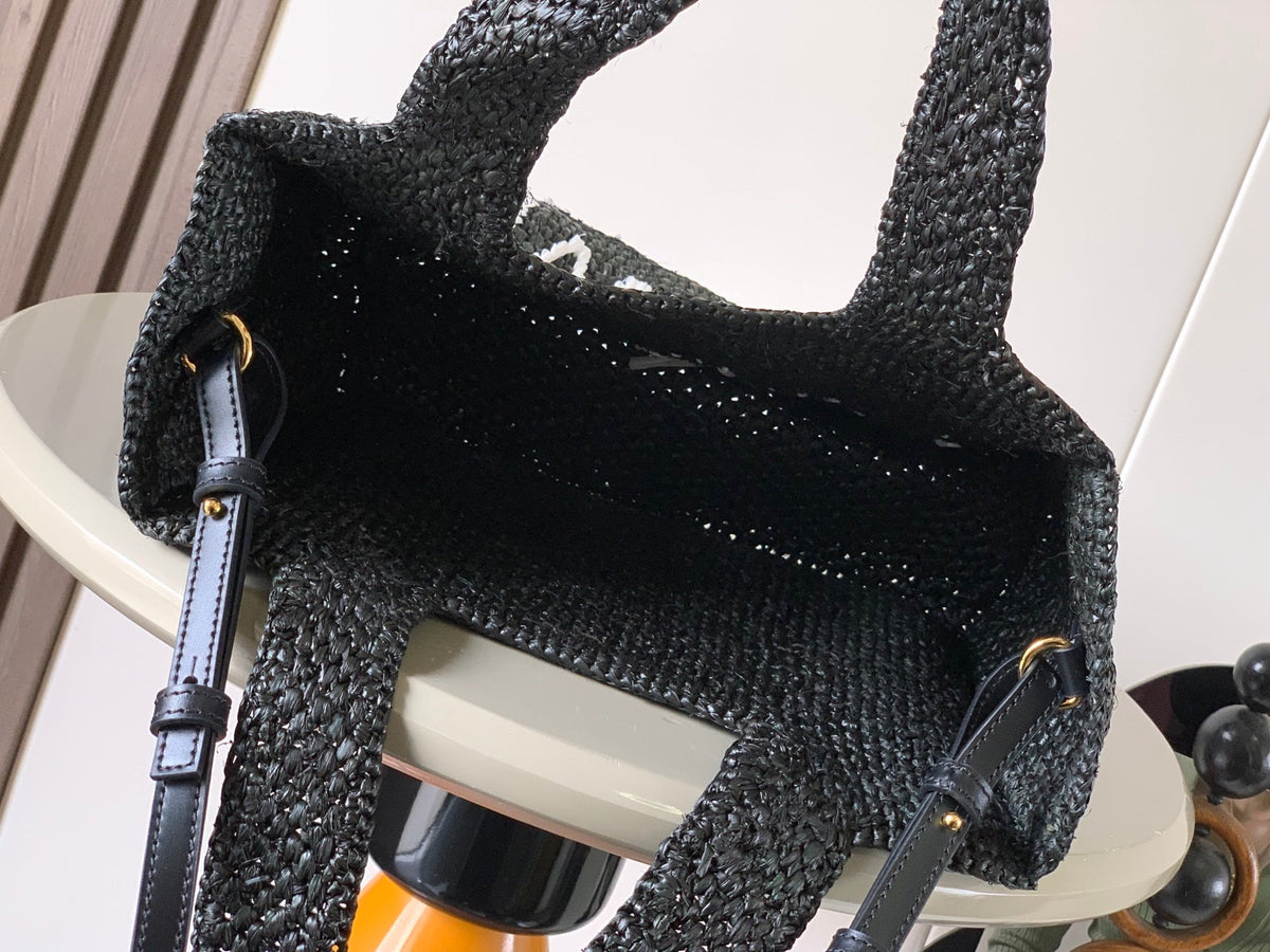 LOEWE 25S WE FONT TOTE BAG 24 IN BLACK RAFFIA FIBER