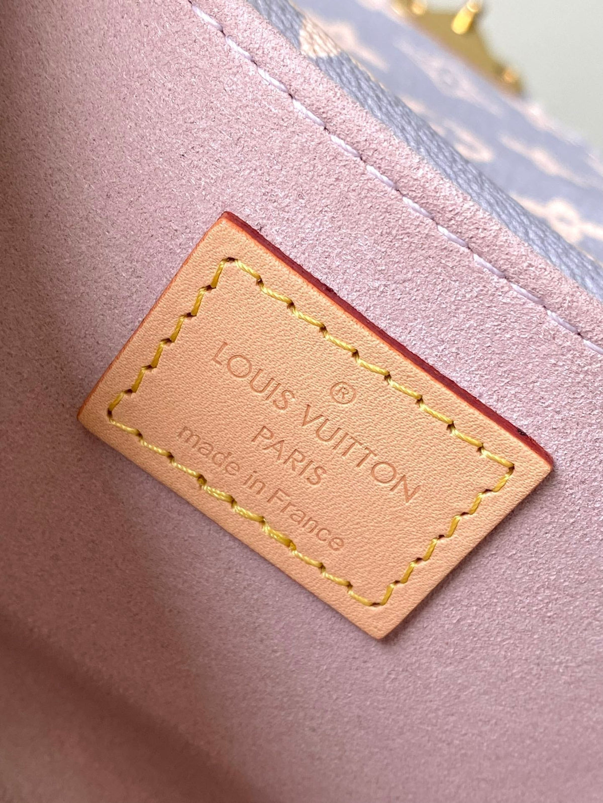 LOUIS VUITTON POCHETTE MÉTIS EAST WEST 21 IN GRAY CREAM MONOGRAM TRIANON CANVAS GOLD HARDWARE