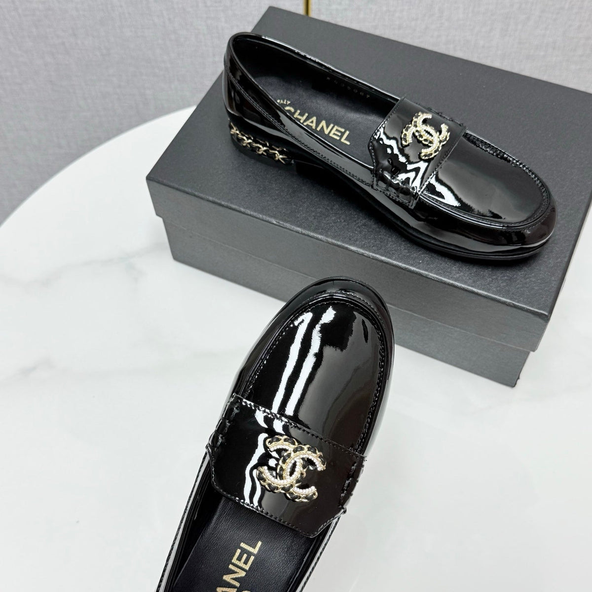 CHANEL LOAFER 25S IN BLACK GLOSSY LEATHER WITH GOLD HARDWARE