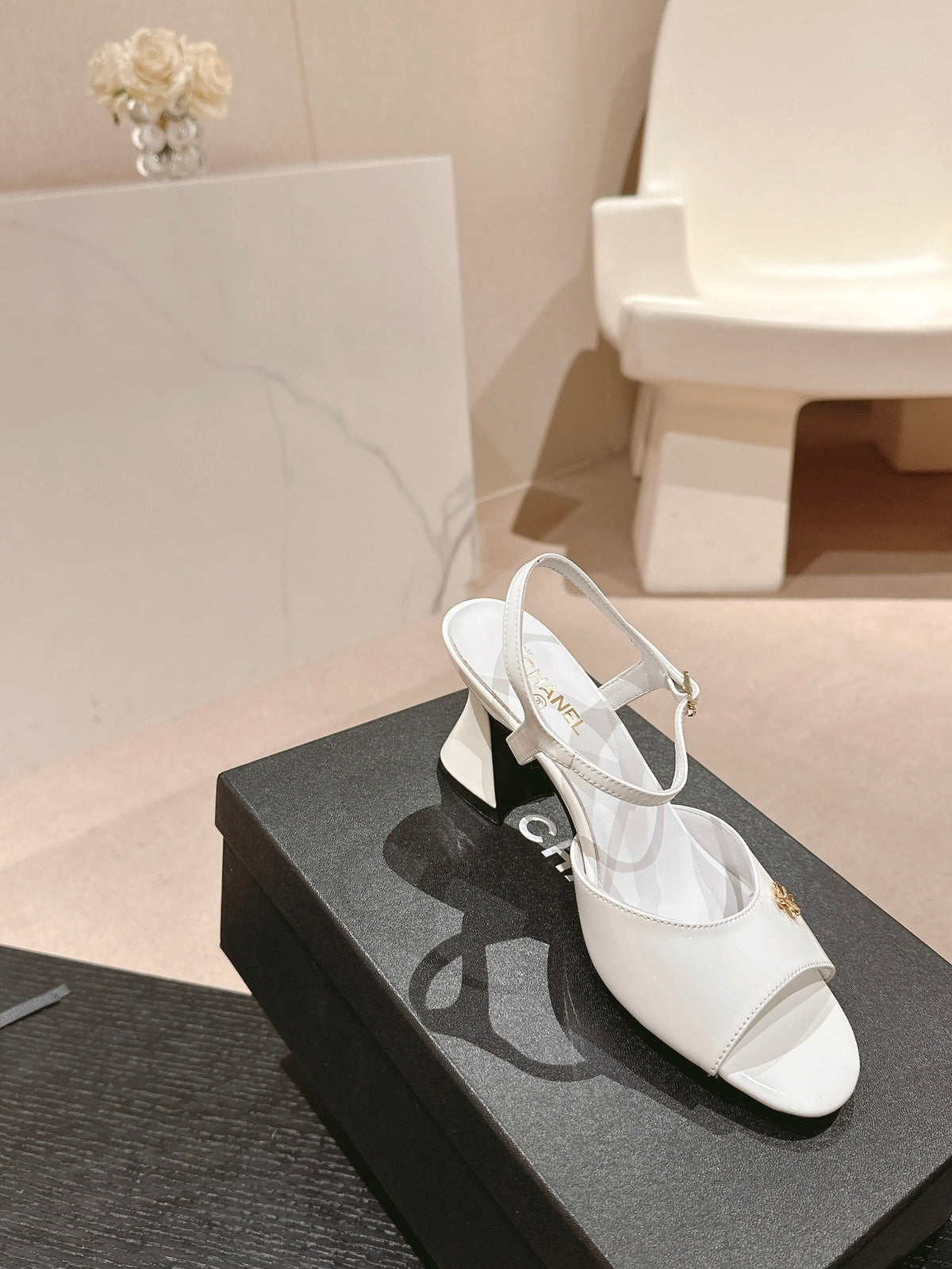 CHANEL HIGH HEELS SANDAL IN WHITE LAMBSKIN