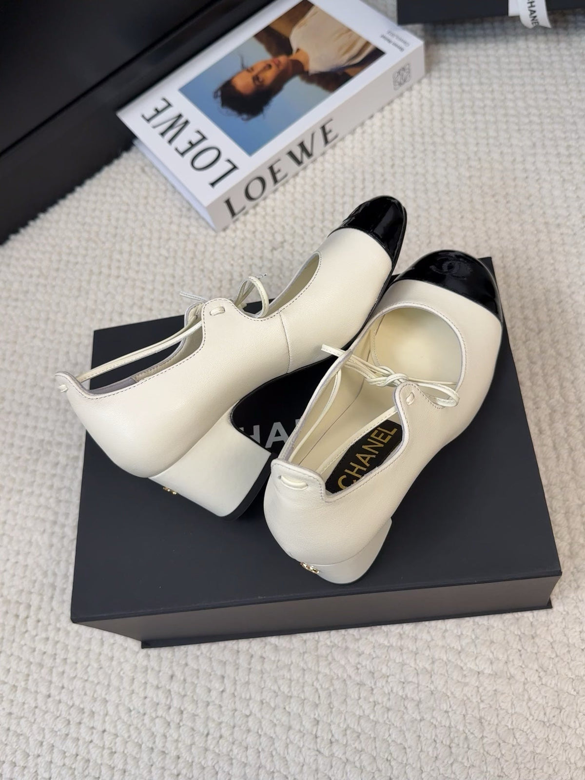 CHANEL MARY JANE PUMPS 55 MM IN WHITE MIX BLACK LAMBSKIN
