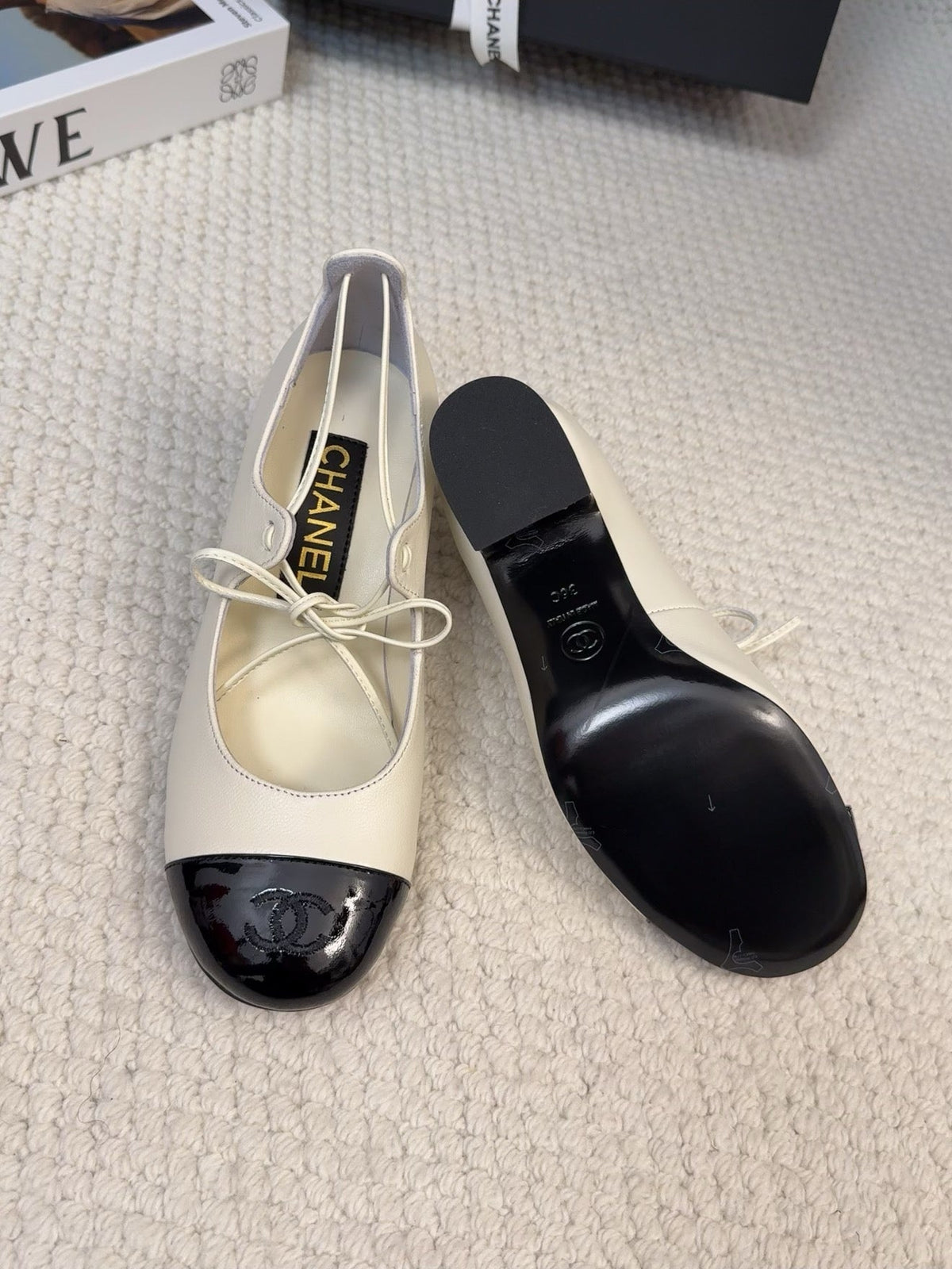 CHANEL MARY JANE PUMPS 55 MM IN WHITE MIX BLACK LAMBSKIN