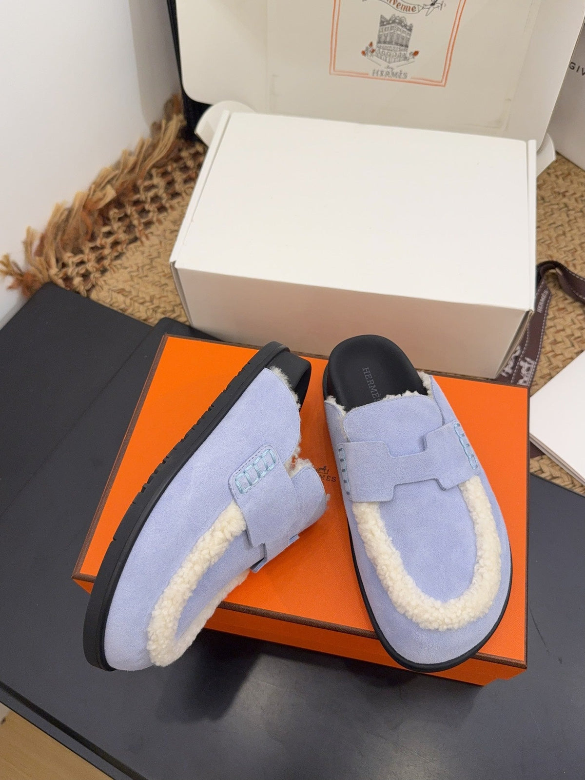 HERMES 25S MULE IN SOFT LAVENDER BLUE SUEDE MIX WHITE SHEARLING