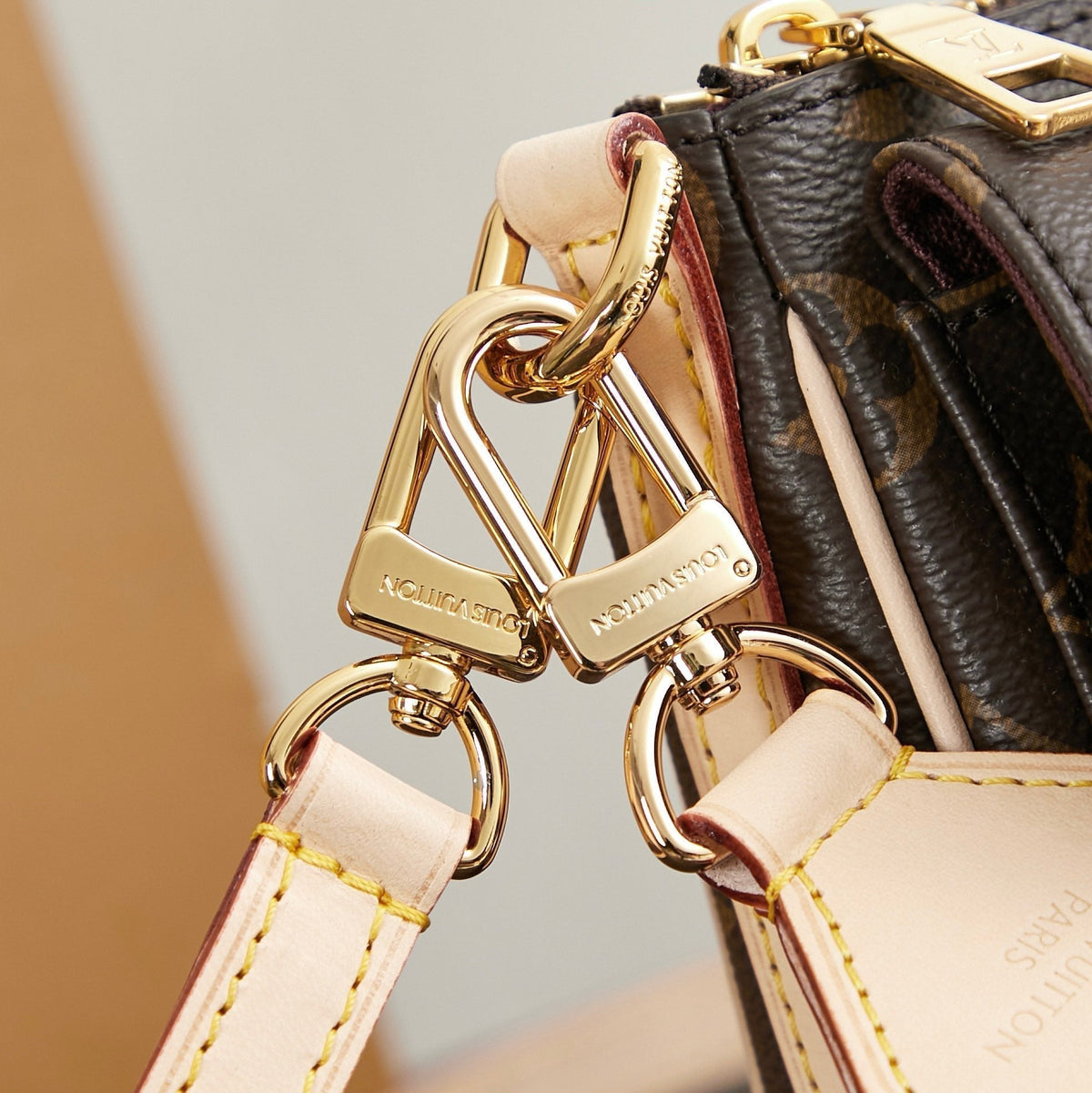 LOUIS VUITTON VIVACITÉ 25 IN BROWN MONOGRAM CANVAS GOLD HARDWARE