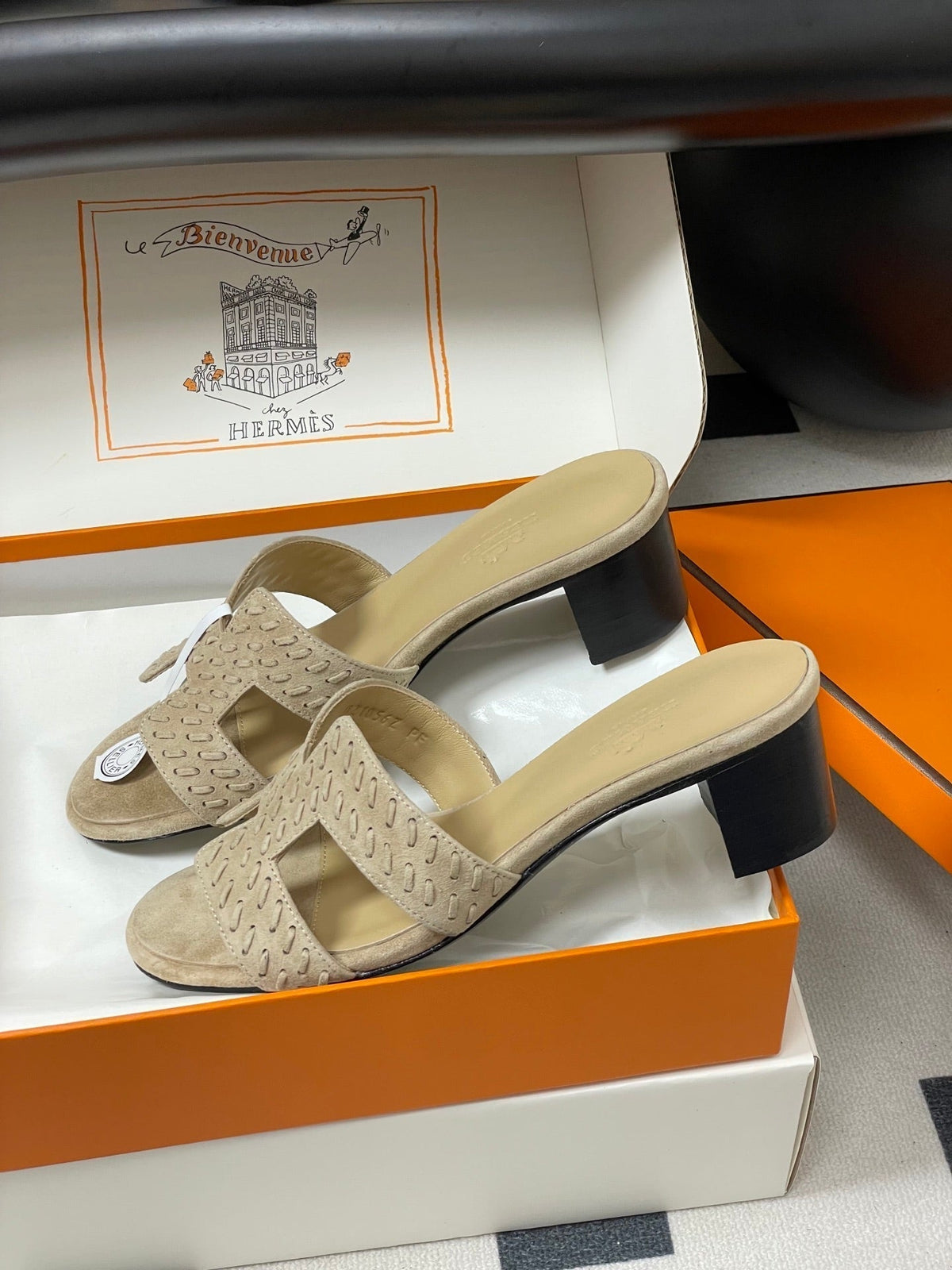HERMES 25S ORAN HIGH‑HEEL SANDAL IN BEIGE SUEDE AND LAMBSKIN