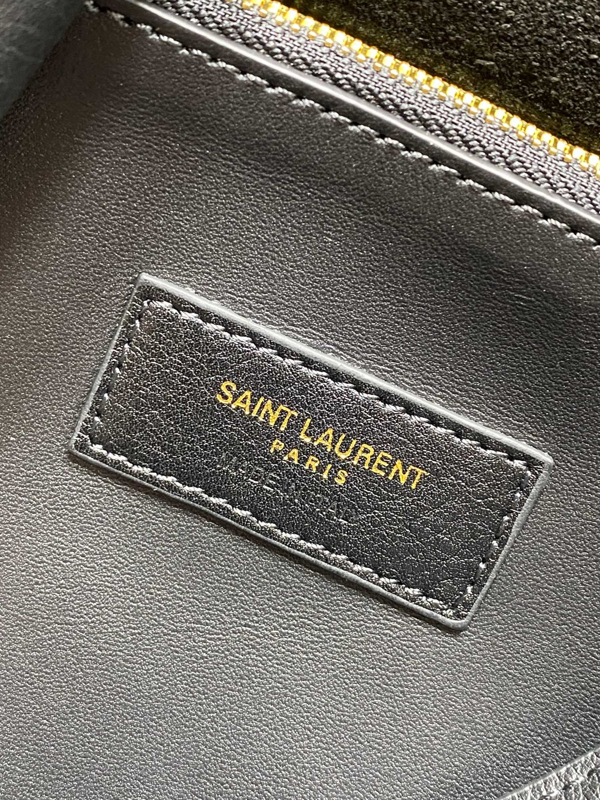 LE 5 À 7 LARGE SUPPLE BAG 31 IN BLACK CALFSKIN