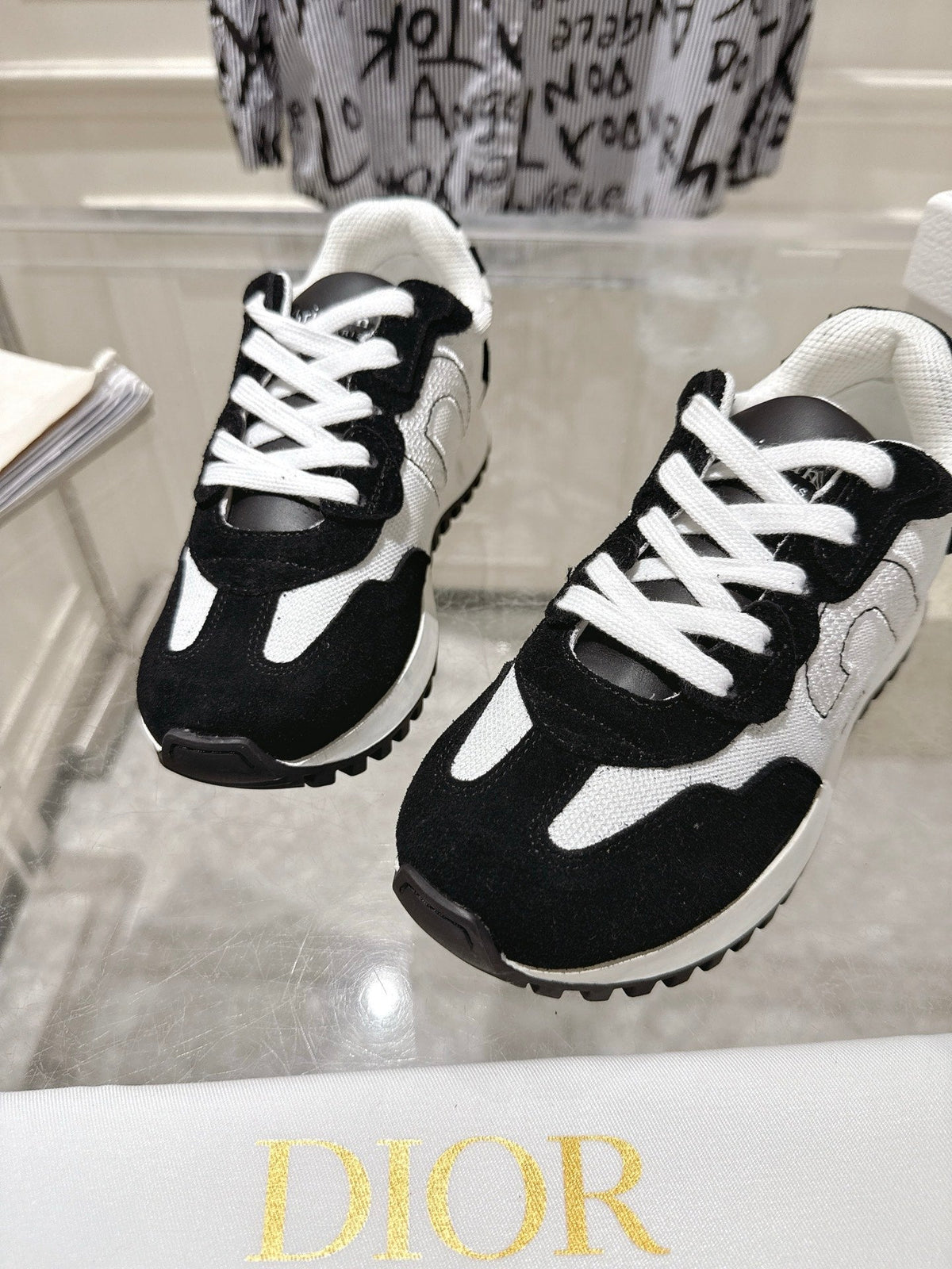 DIOR 25S C'EST  SNEAKER IN WHITE BLACK CALFSKIN AND SUEDE