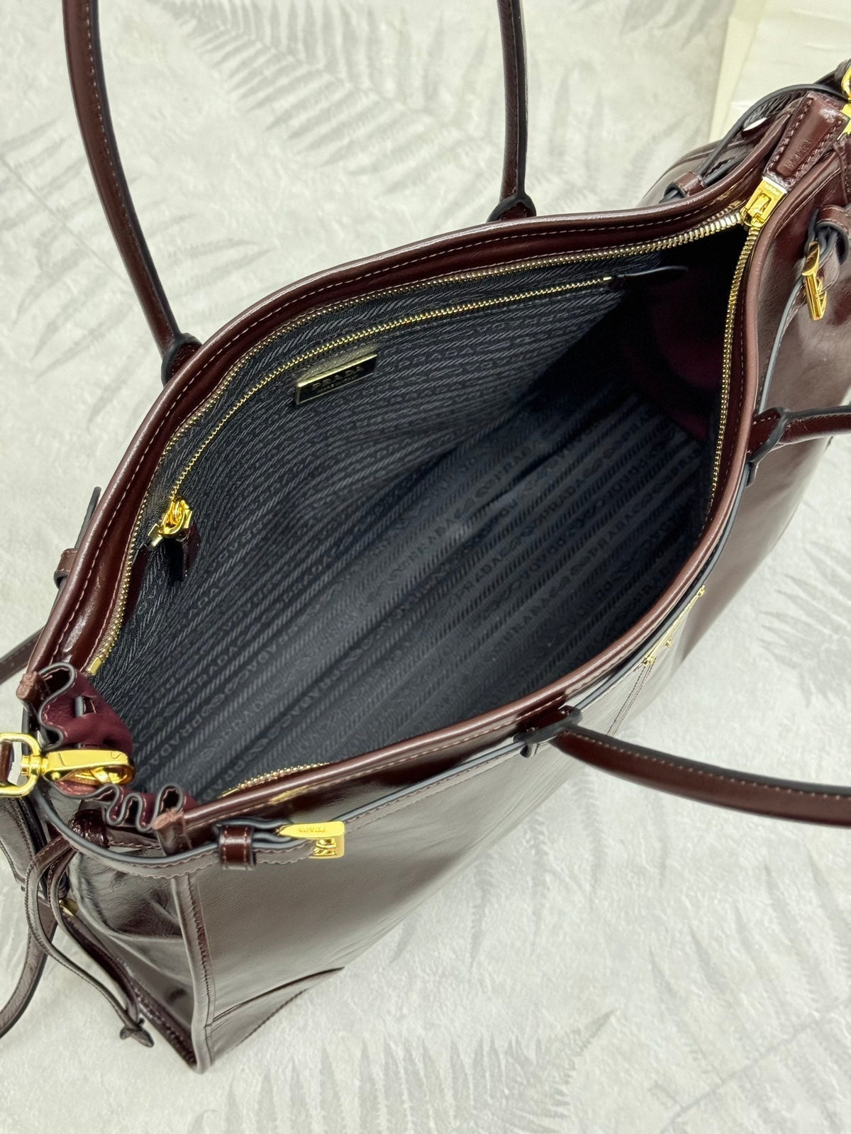 PRADA 25S BONNIE EXTRA-LARGE 42 IN RK BROWN GLOSSY CALFSKIN GOLD HARDWRE