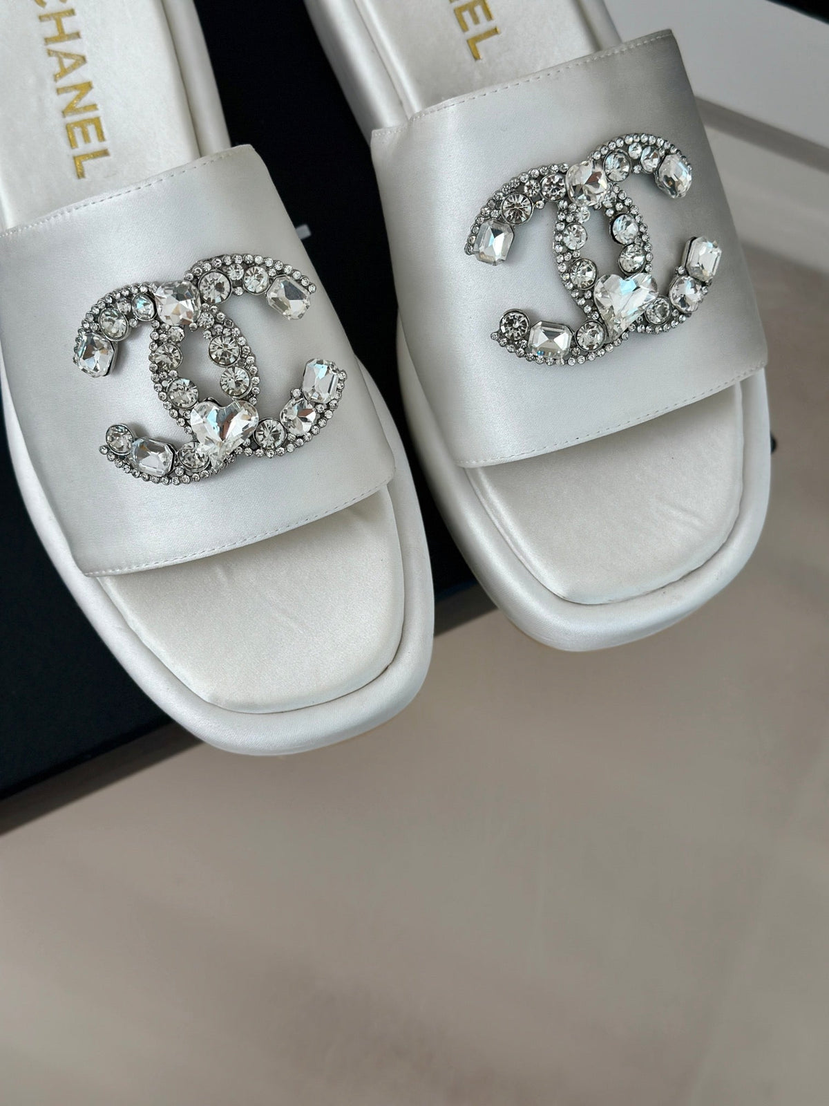 CHANEL SLIPPERS THICK SOLE IN WHITE SATIN
