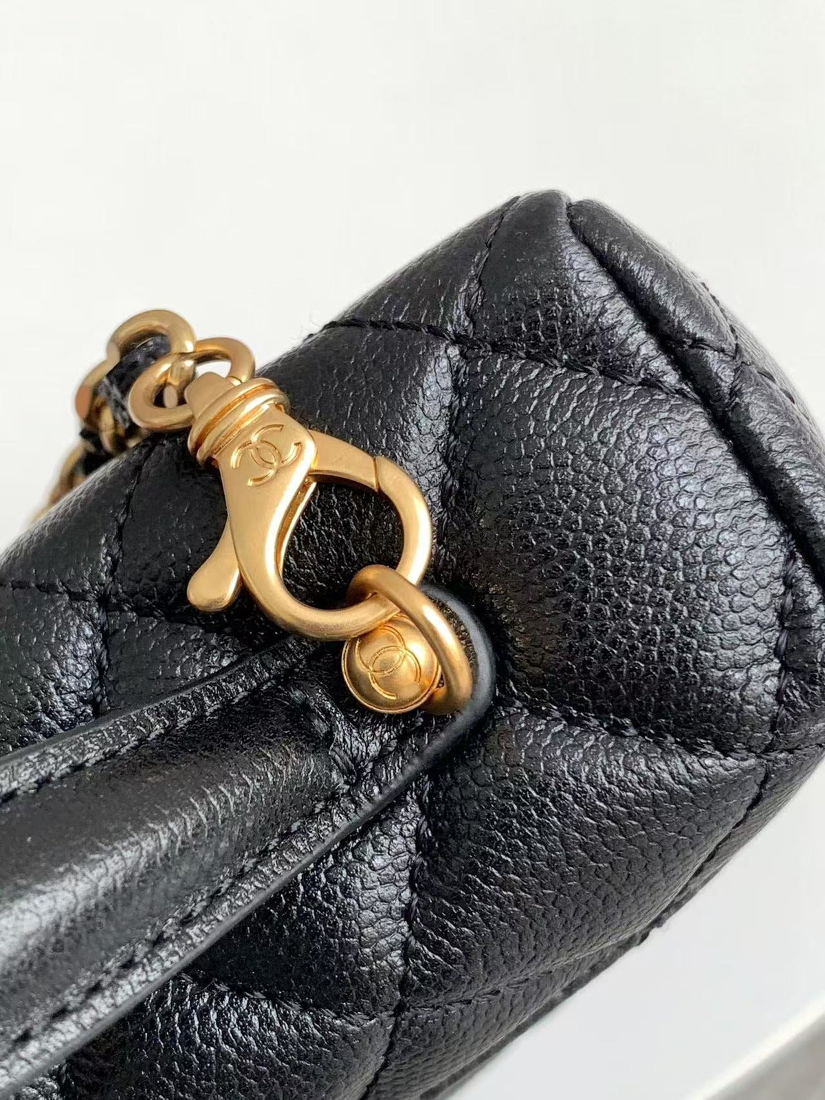 CHANEL VANITY CASE 19 IN BLACK GRAINED CALFSKIN GOLD HARDWARE