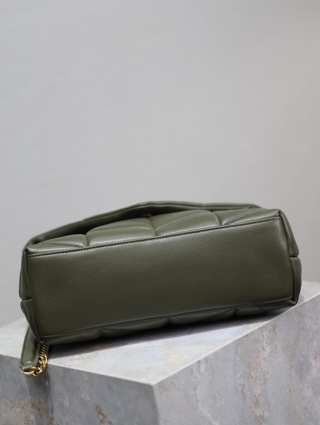 YSL 25S LOULOU PUFFER MM 29 IN DARK OLIVE CALFSKIN GOLD HARDWRE