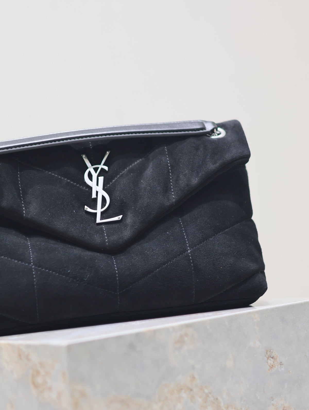 YSL 25S LOULOU PUFFER MM 29 IN BLACK SUEDE SILVER HARDWRE