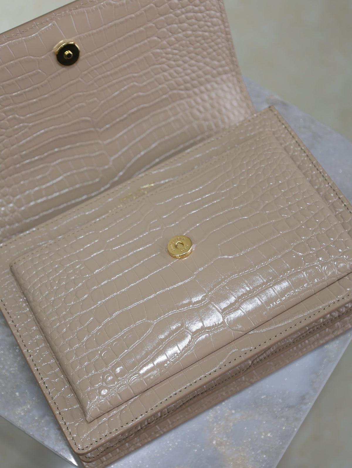 YSL 25S SUNSET MEDIUM 22 IN NUDE CROCODILE-EMBOSSED SHINY CALFSKIN GOLD HARDWARE