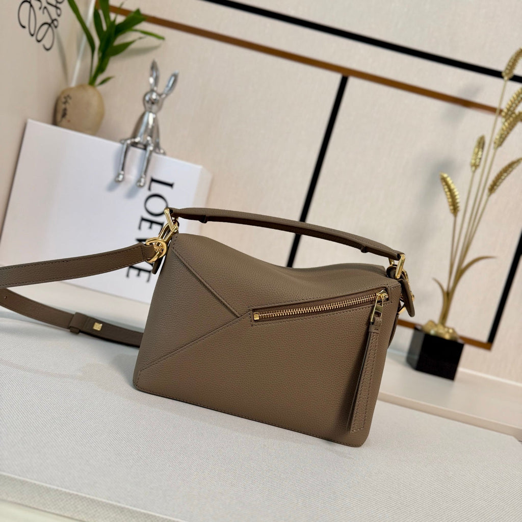 LOEWE 25S MEDIUM PUZZLE EDGE BAG 24 IN WALNUT BROWN CALFSKIN GOLD HARDWARE